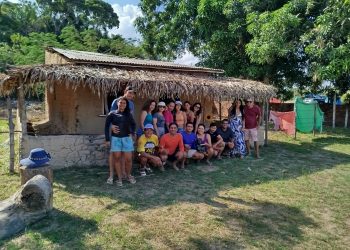 Secretário de Cultura da cidade de Bequimão, Rodrigo Martins recebe turistas pinheirenses