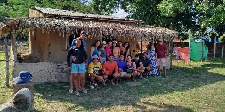 Secretário de Cultura da cidade de Bequimão, Rodrigo Martins recebe turistas pinheirenses