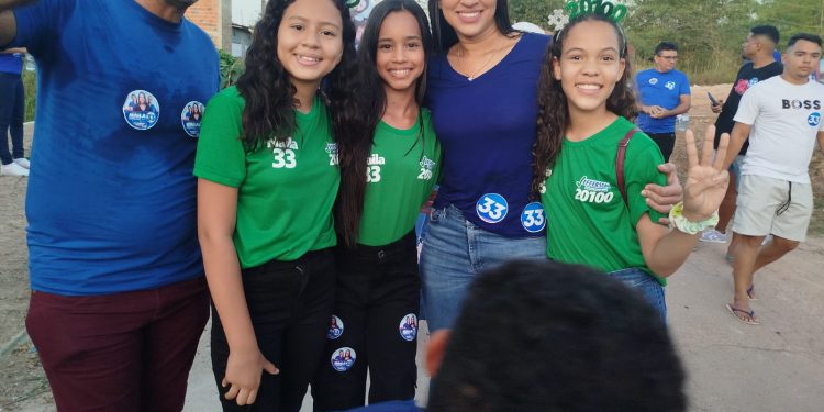 Eleitores bacabeirenses compareceram em peso á caminhada e adesivaço de Naila Gonçalo e mostraram que a vitória está mais próxima 