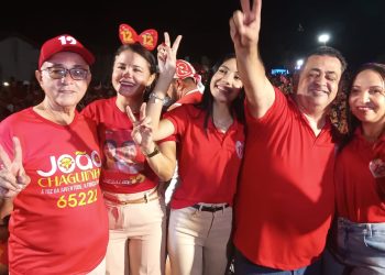 Prefeito Bezaliel Albuquerque realiza comício em Mata Roma e milhares de pessoas aderem mais uma vez ao chamado da onda vermelha