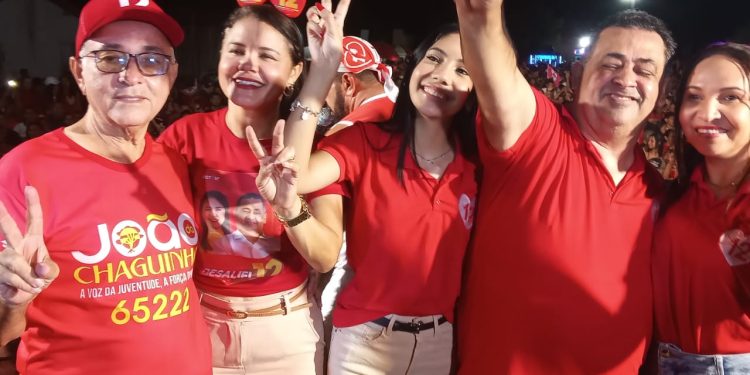 Prefeito Bezaliel Albuquerque realiza comício em Mata Roma e milhares de pessoas aderem mais uma vez ao chamado da onda vermelha