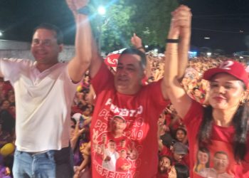 Moradores do povoado Mata do Brigadeiro em Mata Roma recebem comitiva do prefeito Besaliel e juntos celebram o sucesso de mais um grande comício