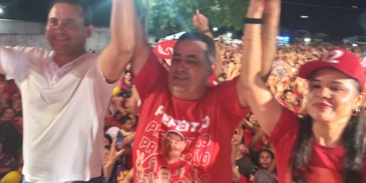 Moradores do povoado Mata do Brigadeiro em Mata Roma recebem comitiva do prefeito Besaliel e juntos celebram o sucesso de mais um grande comício