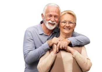 Saiba tudo sobre os idosos dando adeus a 3 dívidas em 2024, com o fim definitivo da conta de luz, IPTU e +1