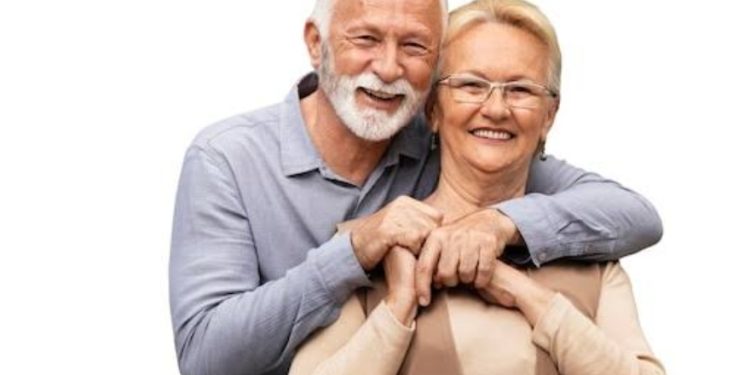 Saiba tudo sobre os idosos dando adeus a 3 dívidas em 2024, com o fim definitivo da conta de luz, IPTU e +1