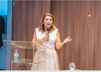 Iracema Vale recebe a mais alta honraria da Polícia Civil do Maranhão