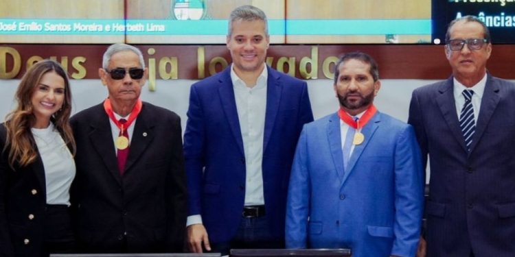 Alema entrega medalha “Canhoteiro” aos desportistas Emílio Moreira e professor Betinho