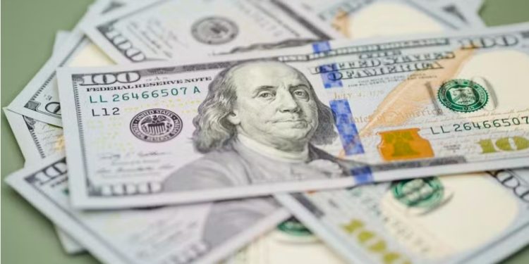 Dólar fecha em R$ 6 e bate recorde pelo 3º dia seguido, com cortes de gastos no radar; Ibovespa sobe