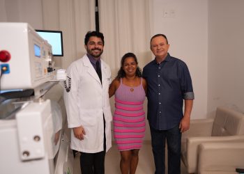 Brandão acompanha atendimento na câmara hiperbárica da Unidade de Tratamento de Queimados do Hospital da Ilha