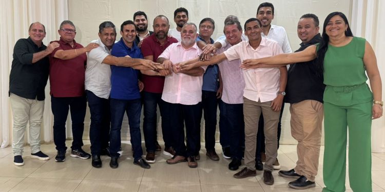 FAMEM: Em Itapecuru, Roberto Costa recebe adesão de mais 15 prefeitos da região