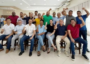 Roberto Costa avança na disputa pela FAMEM em encontro com 16 prefeitos em Santa Inês