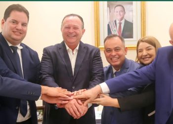 Governador Carlos Brandão recebe novos deputados estaduais no Palácio dos Leões