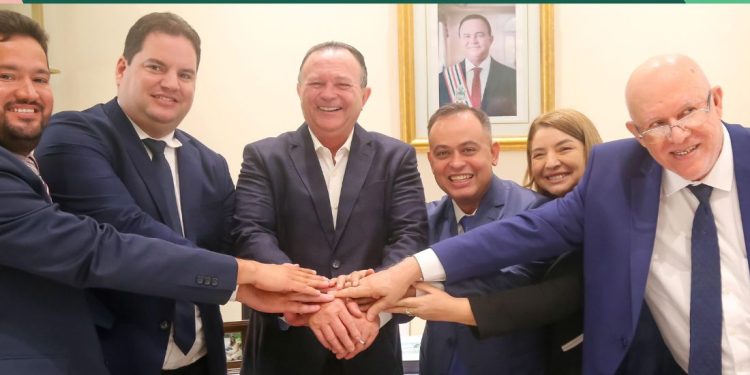 Governador Carlos Brandão recebe novos deputados estaduais no Palácio dos Leões