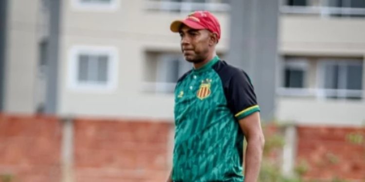 Arlindo Maracanã cita falta de técnica de jogadores do Sampaio Corrêa