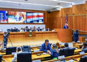 Assembleia aprova reajuste de salários dos professores efetivos e temporários da Educação Básica