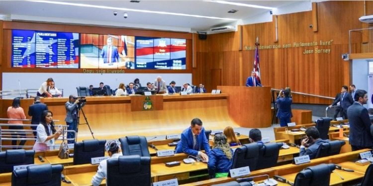 Assembleia aprova reajuste de salários dos professores efetivos e temporários da Educação Básica