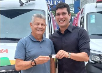Icatu é contemplado com nova ambulância durante encontro de prefeitos e prefeito Walace Azevedo destaca parceria com o Governo do Estado