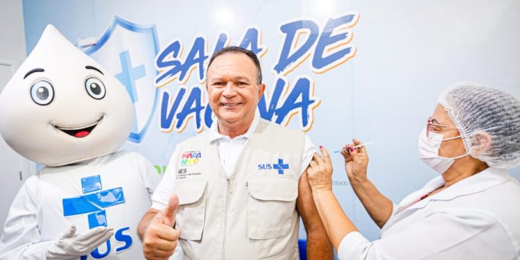 Brandão dá exemplo e reforça campanha de vacinação no Maranhão