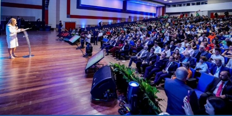 Iracema Vale reafirma compromisso com o fortalecimento dos pequenos negócios durante abertura do ‘Transformar Juntos’