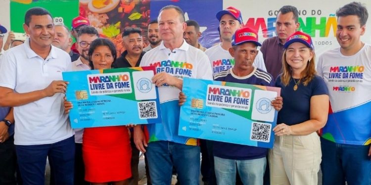 Em Urbano Santos, Iracema Vale participa da entrega de cartões do programa ‘Maranhão Livre da Fome’