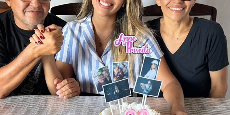 Engenheira  Civil Anne Priscila celebra mais um aniversário com almoço especial com familiares e amigos