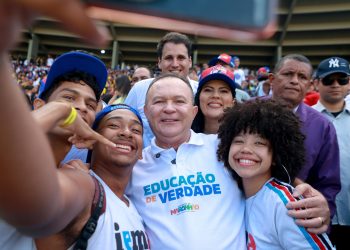 Tô conectado: Brandão inicia a entrega de cerca 250 mil tablets a estudantes e assina medida provisória que institui programa Educação de Verdade 