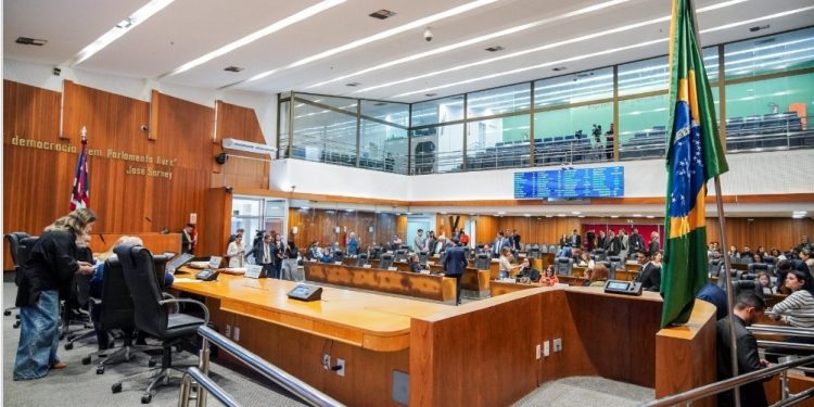 Assembleia aprova diretrizes para incentivo à inserção de mulheres no mercado digital