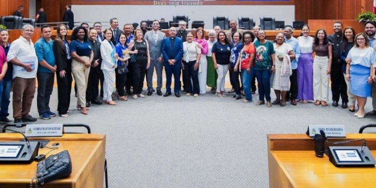 Assembleia realiza sessão solene em alusão à Semana Nacional da Família