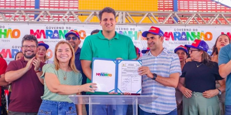 Iracema Vale participa de assinatura de ordens de serviço em São Benedito do Rio Preto, Belágua e Urbano Santos