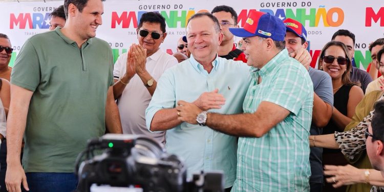 Em Santa Helena, governo entrega mais benefícios à população