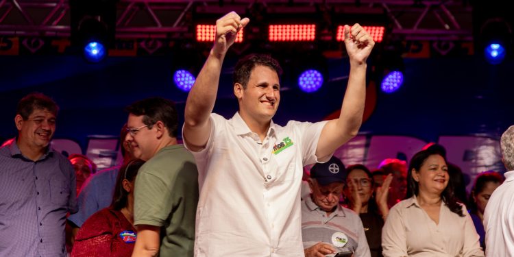 Com apoio de ampla frente, Orleans assume pré-candidatura a governador: “O Maranhão vive seu melhor momento com obras por todo lado”