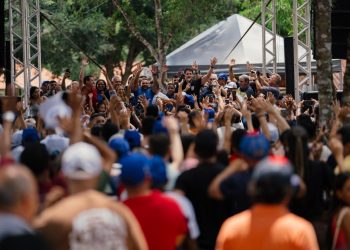 Em Colinas, Orleans recebe carinho da população e apoio de dezenas de prefeitos e lideranças