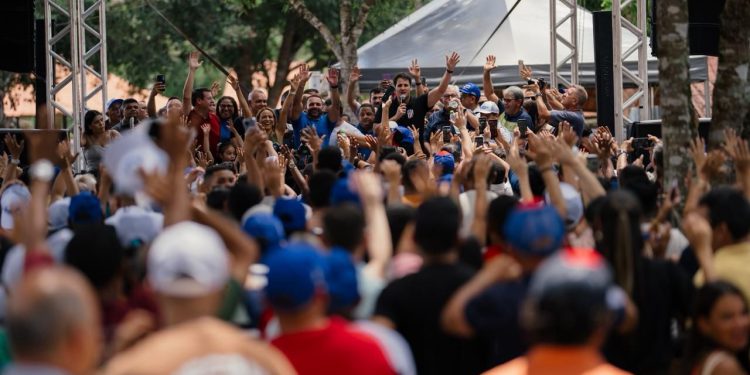 Em Colinas, Orleans recebe carinho da população e apoio de dezenas de prefeitos e lideranças