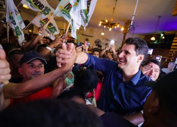 Na Madre Deus, Orleans Brandão agradece carinho e dialoga com comunidade para construir soluções participativas