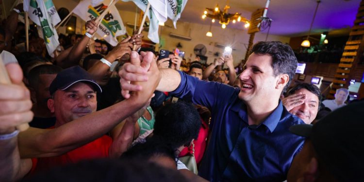Na Madre Deus, Orleans Brandão agradece carinho e dialoga com comunidade para construir soluções participativas