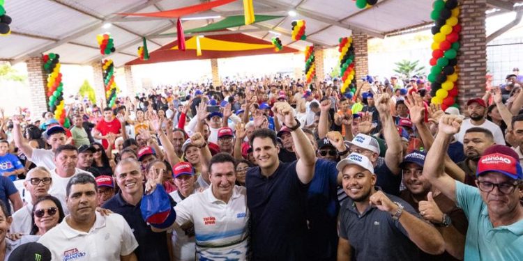 Orleans Brandão arrasta multidão em Tutóia e amplia força política no litoral maranhense