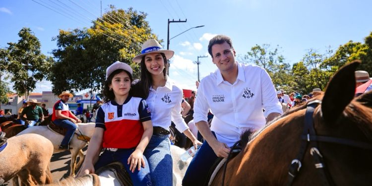 Orleans Brandão participa da Missa do Vaqueiro e destaca a força da tradição sertaneja na 34ª Vaquejada de Colinas