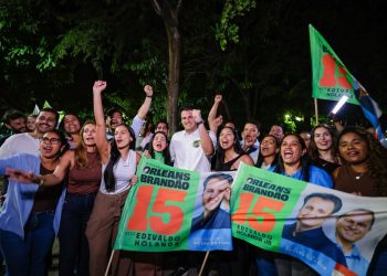Orleans e Edivaldo percorrem bairros de São Luís em carreata marcada por manifestações de apoio popular