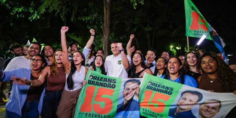 Orleans e Edivaldo percorrem bairros de São Luís em carreata marcada por manifestações de apoio popular