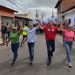 Weverton e Edivaldo recebem carinho da população durante caminhada no São Bernardo