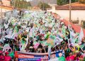Orleans Brandão anuncia policlínica para Santa Luzia e reforça parceria durante caminhada em Santo Onofre
