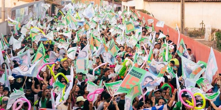 Orleans Brandão anuncia policlínica para Santa Luzia e reforça parceria durante caminhada em Santo Onofre