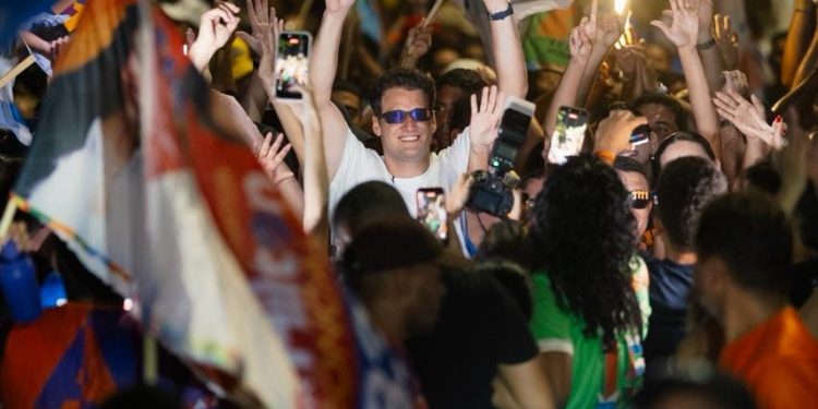 Com 18 mil pessoas nas ruas, Caxias abraça Orleans Brandão e demonstra força de sua candidatura