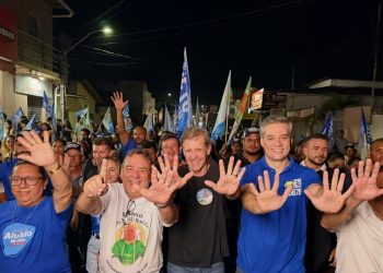 “Sou candidato à reeleição e bola pra frente”: Amin Quemel reúne apoiadores em noite de mobilização em Carutapera