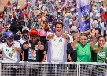 Motocarreata leva apoiadores de Orleans Brandão às ruas de Santa Quitéria do Maranhão