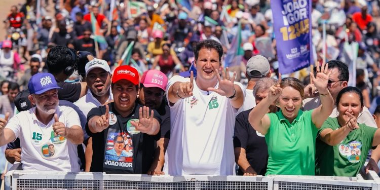 Motocarreata leva apoiadores de Orleans Brandão às ruas de Santa Quitéria do Maranhão